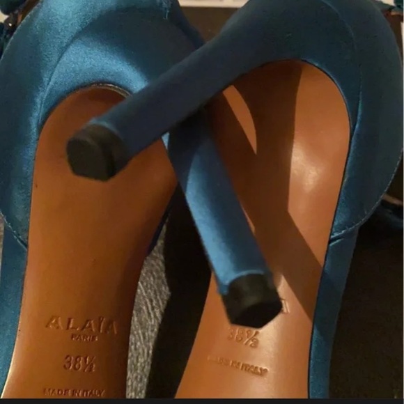Alaia Paris Bombe Pom Pom Sandals - Picture 10 of 15